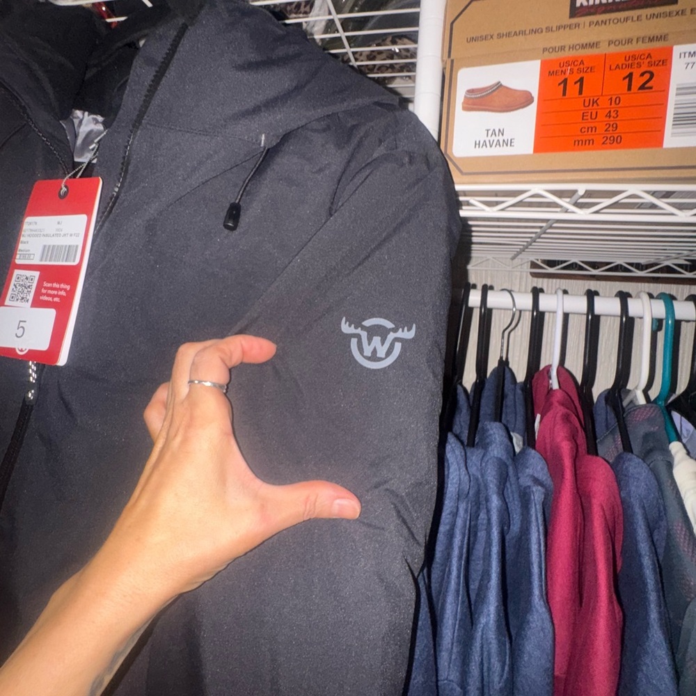 Moosejaw Men's Sleek Black and Gray Puffer Jacket - Picture 4 of 8